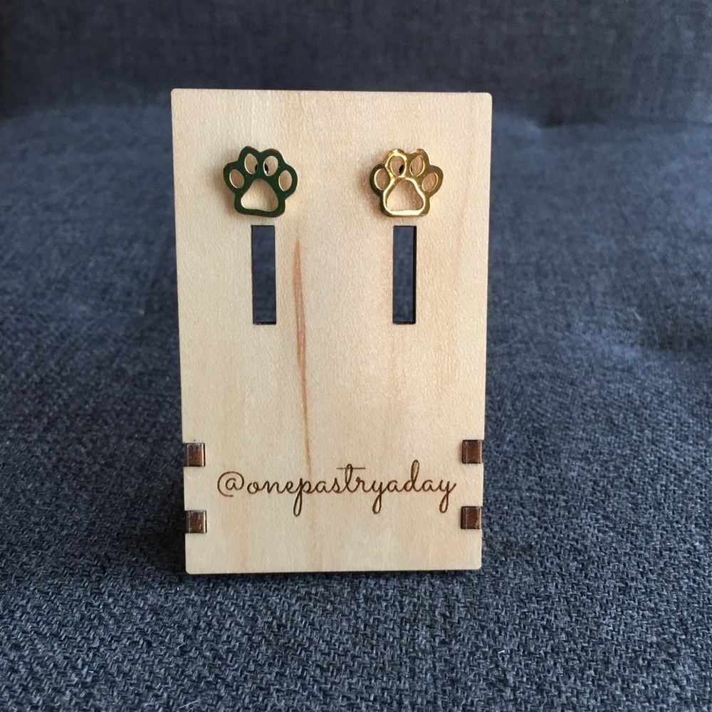 Paw Print Cut Out Stainless Steel Fashion Stud Earrings, GOLD